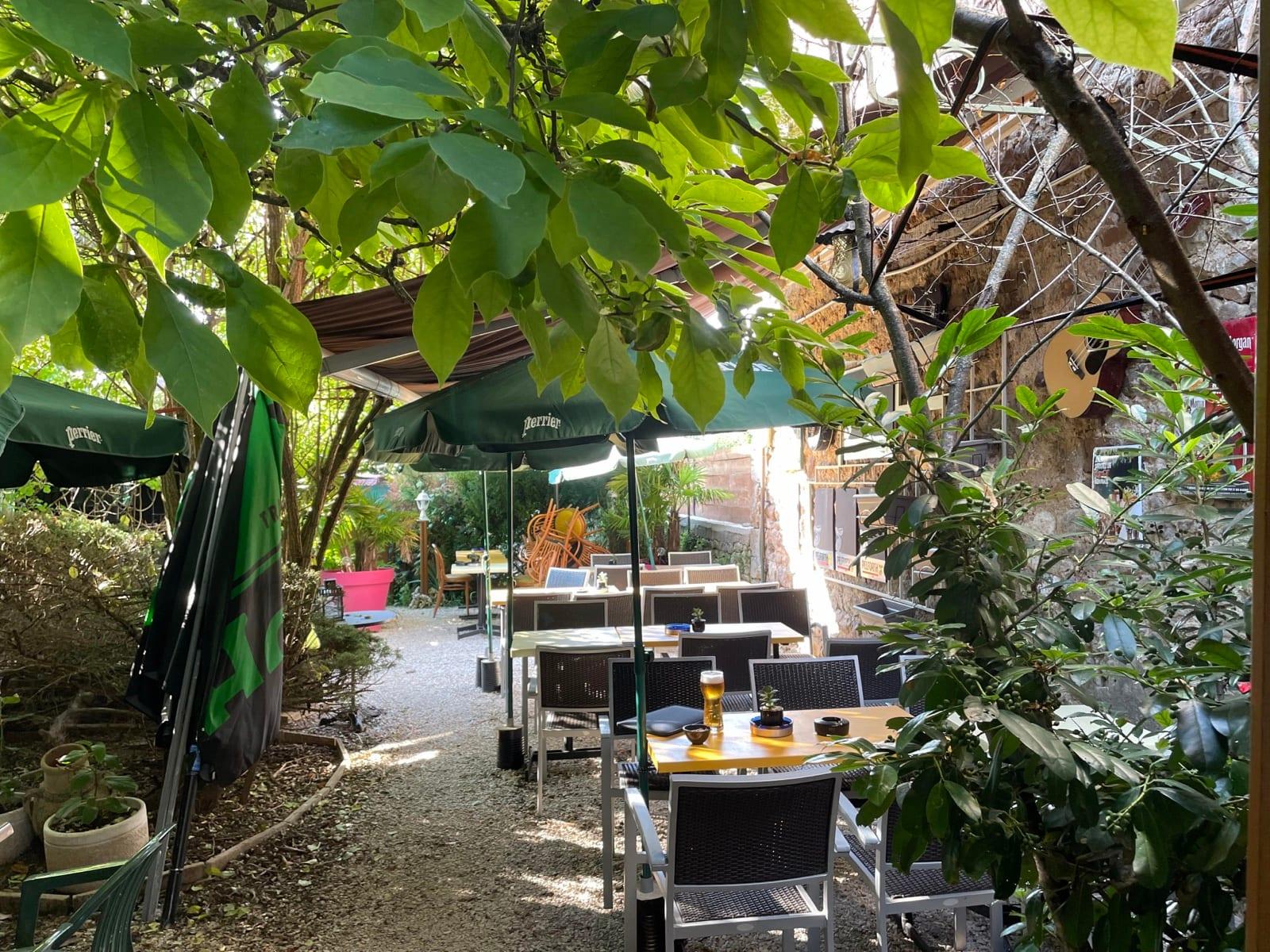 La Cantine de Zan, a neighbourhood bistro on Rue de la Liberté in Semur-en-Auxois