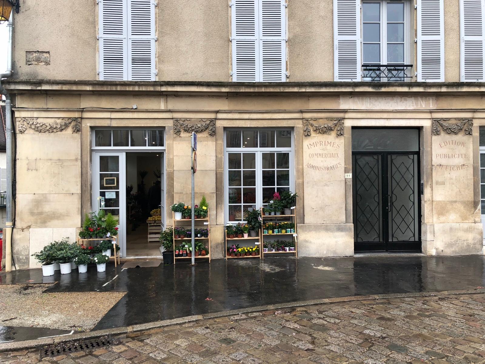 Tout près d'ici shop, an organic grocery on the Place de l'Ancienne Comédie in Semur-en-Auxois